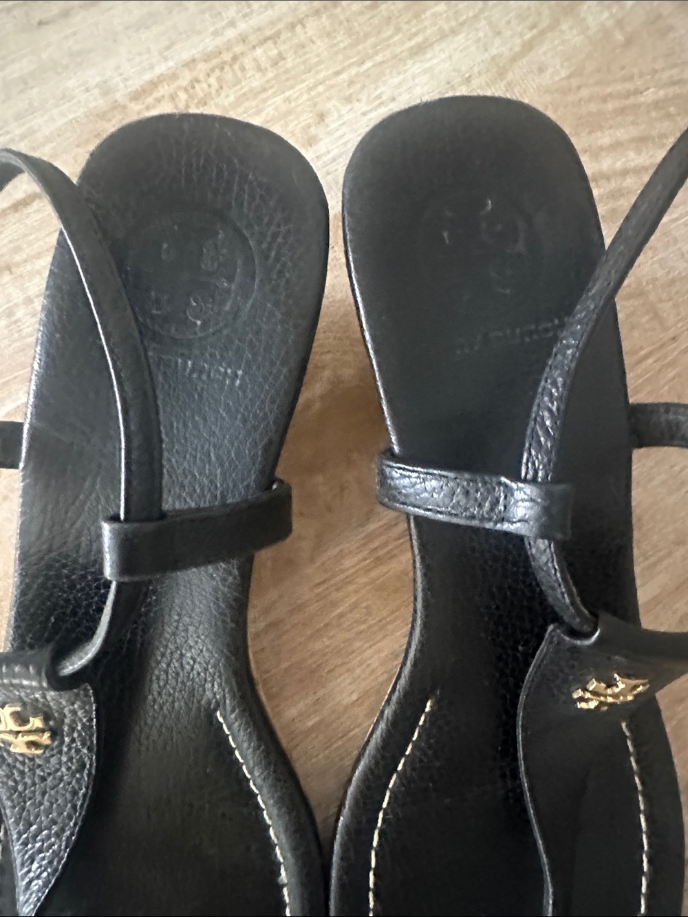 Tory Burch Black Leather Logo Thong Sandals - Picture 4 of 4